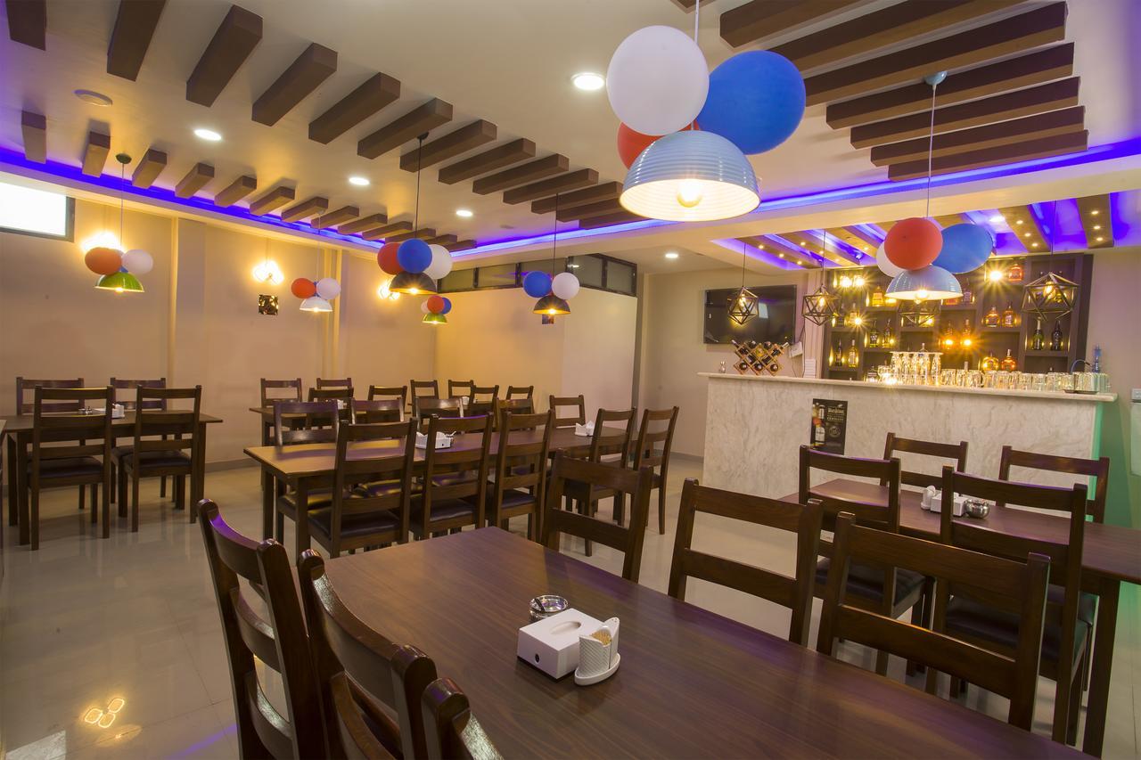 Oyo 146 Somewhere Hotel & Resturant Katmandu Kültér fotó