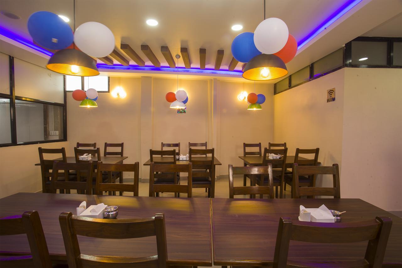 Oyo 146 Somewhere Hotel & Resturant Katmandu Kültér fotó